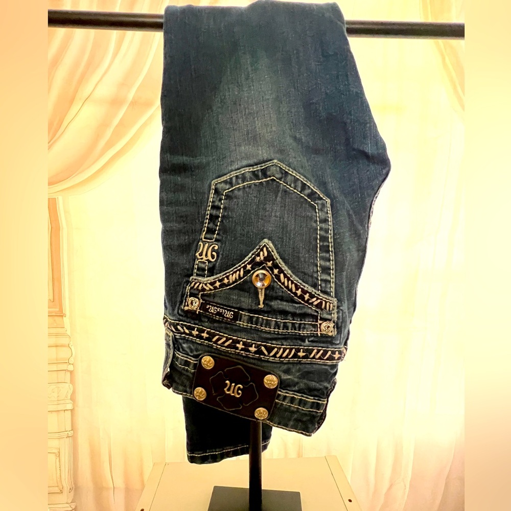 Miss Me skinny jeans, pre loved.  Very good condition.  Size 27, 32 inseam.